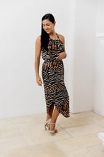 Cargar imagen en el visor de la galería, Blusa cordón. Color: animal print.
