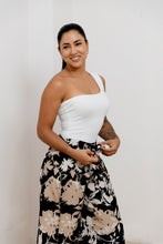 Cargar imagen en el visor de la galería, Pantalón con tiras. Color: Estampado negro.