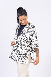 Kimono. Color: Blanco y negro
