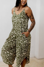 Cargar imagen en el visor de la galería, Enterizo flojo. Color: Verde estampado