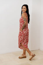 Cargar imagen en el visor de la galería, Enterizo flojo. Color: Rojo estampado