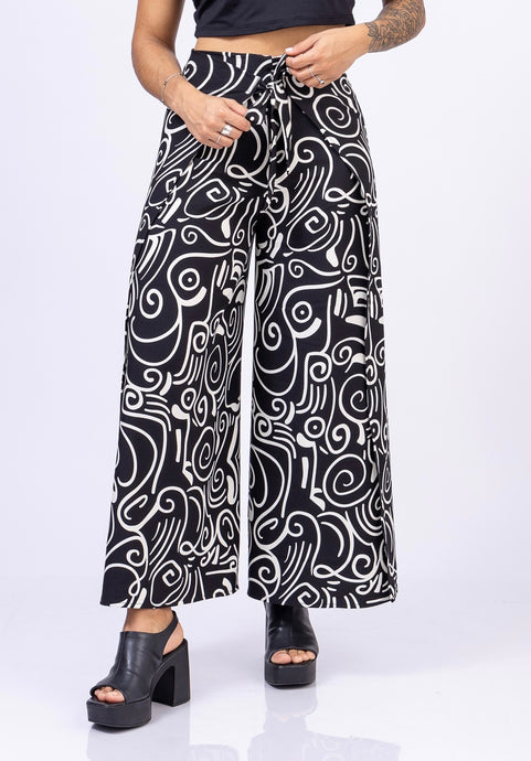Pantalón con tiras. Color: negro estampado.