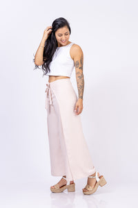 Pantalón con tiras. Color: beige