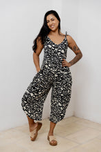 Cargar imagen en el visor de la galería, Enterizo flojo. Color: Negro- estampado