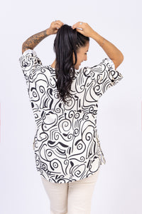 Kimono. Color: Blanco y negro