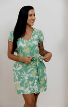 Cargar imagen en el visor de la galería, Vestido corto lazo. Color: estampado verde