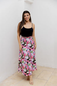 Falda ajustable. Color: Estampada rosados.