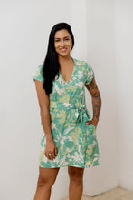 Cargar imagen en el visor de la galería, Vestido corto lazo. Color: estampado verde