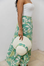 Cargar imagen en el visor de la galería, Falda ajustable. Color: Verde estampado