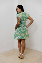 Cargar imagen en el visor de la galería, Vestido corto lazo. Color: estampado verde