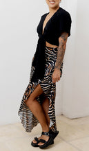 Cargar imagen en el visor de la galería, Falda ajustable. Color: animal print rayas.