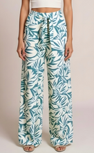 Cargar imagen en el visor de la galería, Pantalón con tiras. Color: Estampado turquesa