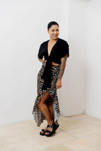 Cargar imagen en el visor de la galería, Falda ajustable. Color: animal print rayas.