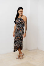 Cargar imagen en el visor de la galería, Blusa cordón. Color: animal print.