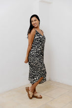 Cargar imagen en el visor de la galería, Enterizo flojo. Color: Negro- estampado