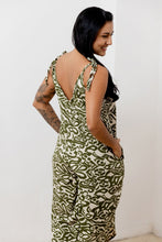 Cargar imagen en el visor de la galería, Enterizo flojo. Color: Verde estampado