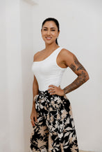 Cargar imagen en el visor de la galería, Pantalón con tiras. Color: Estampado negro.