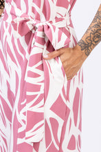 Cargar imagen en el visor de la galería, Enterizo con fajón. Color: rosado estampado