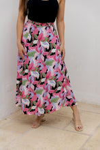 Cargar imagen en el visor de la galería, Falda ajustable. Color: Estampada rosados.
