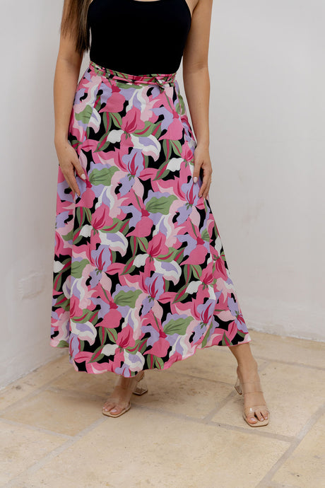Falda ajustable. Color: Estampada rosados.