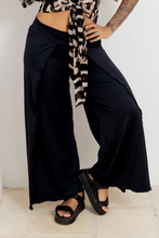 Cargar imagen en el visor de la galería, Pantalón Aladino. Color: negro