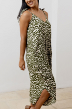 Cargar imagen en el visor de la galería, Enterizo flojo. Color: Verde estampado