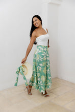 Cargar imagen en el visor de la galería, Falda ajustable. Color: Verde estampado