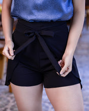 Cargar imagen en el visor de la galería, Short con tiras. Color: negro