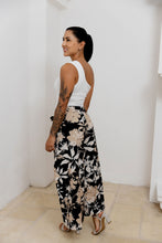 Cargar imagen en el visor de la galería, Pantalón con tiras. Color: Estampado negro.