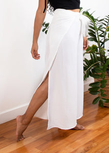 Pantalón con tiras. Color: blanco