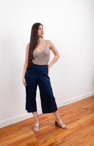 Pantalón mangano fibras recicladas. Color: azul