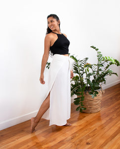 Pantalón con tiras. Color: blanco