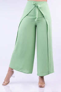 Pantalón con tiras. Color: verde